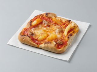 Pizzetta rossa  Margherita con patate e wurstel