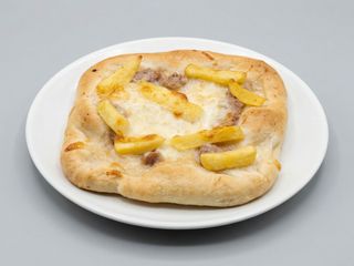 Pizzetta biancao mzzarella con patate e salsiccia