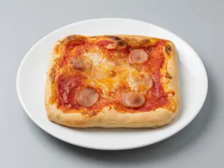 Pizzetta rossa Margherita con wurstel