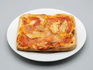 Pizzetta rossa Margherita con carciofi