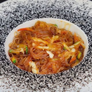 Spaghetti di soia ai frutti di mare