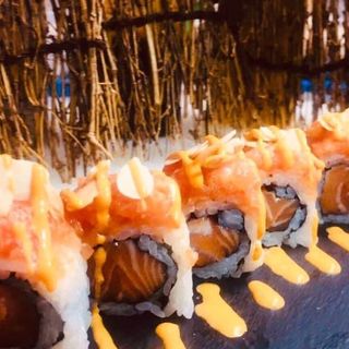 Uramaki spicy salmone