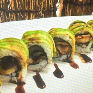Uramaki drago roll