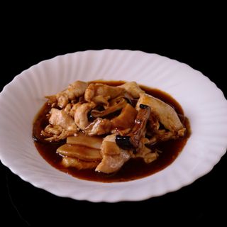 Pollo con bambù e funghi
