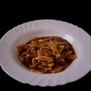 Manzo con funghi e bambù