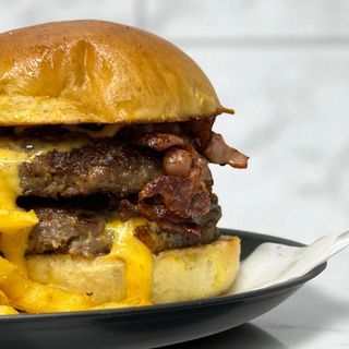 DOUBLE CHEESEBURGER