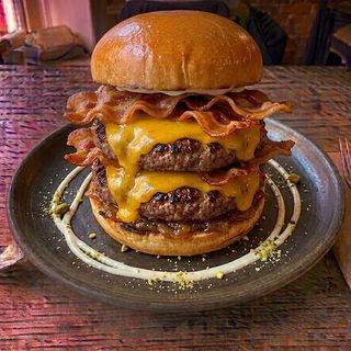 DOUBLE CHEESEBURGER