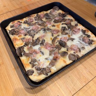 In teglia FUNGHI E SALSICCIA