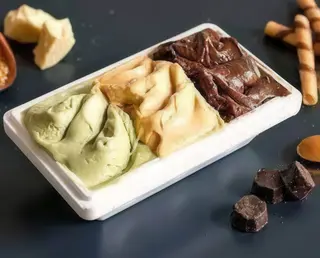 Vaschetta   XL  ( 1,1 kg circa, peso variabile a seconda dei gusti )