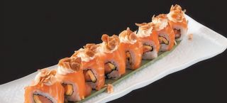 122  Uramaki sake mandorla