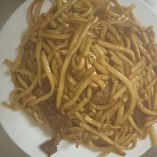 37-Spaghetti thailandese con manzo e cipolline