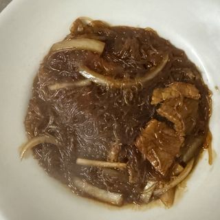 46-Spaghetti di soia thailandesi con manzo e cipolline