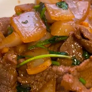 102-Manzo con cipolle