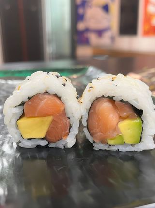 29 Uramaki salmone avocado - 8 pezzi