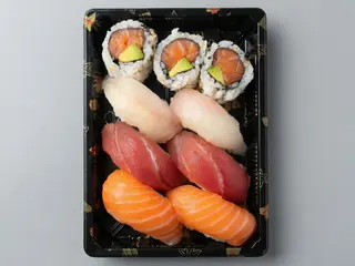 80 Nigiri 6 pezzi, uramaki 3pz