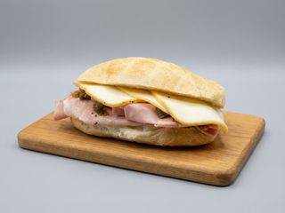 Panino con mortadella al tartufo e provola