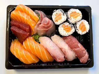 Sushi misto 4 (15 pezzi)