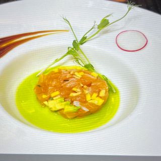 Tartara salmone e frutta