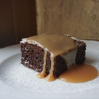 Brownie di Riso al Cioccolato con Nocciole e Caramello salato