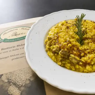 Risotto con Zafferano e Costine di Maiale arrosto