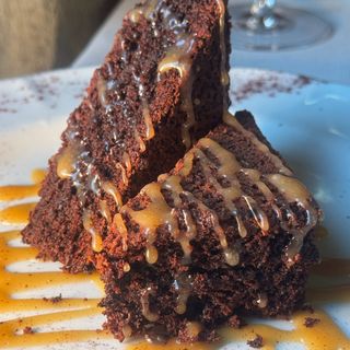 Brownie di Riso al Cioccolato e Caramello salato al Rosmarino