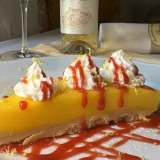 Lemon Tart con crema ai Lamponi e panna montata