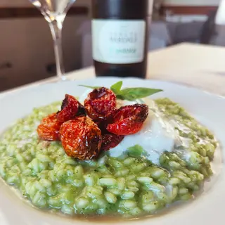 Risotto con Pesto di Basilico, Pomodorini confit e Stracciatella