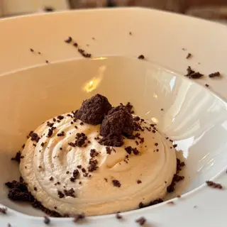 Mousse al caffè con crumble alla Nocciola