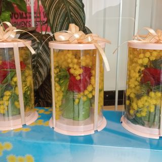 Scatola con rosa e mimosa