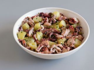 Polpo e patate con olive taggiasche