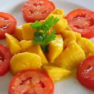 Insalata di mango e pomodoro