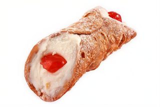 cannolo siciliano con ricotta