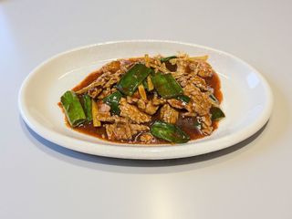 Vitello con zenzero e cipolle