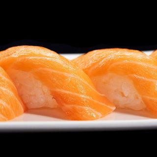 Sushi solo salmone