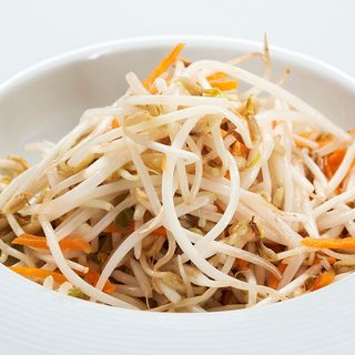 Germogli di soia saltati