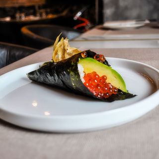 70. Temaki ikura