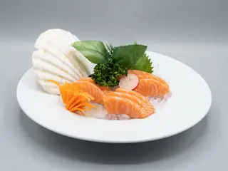 40. Sashimi di salmone
