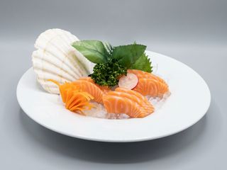 40. Sashimi di salmone