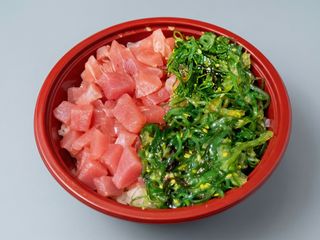 P5. Poke' tuna wakame