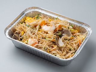 48. Spaghetti di riso con misto mare alla piastra