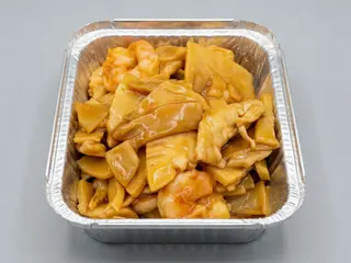 68. Pollo con gamberi e bamboo