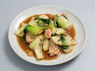 Pollo con pak choi