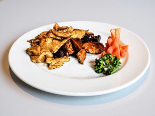 Pollo con funghi e bambù