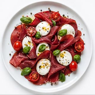 Piatto con bresaola e mozzarella fior di latte
