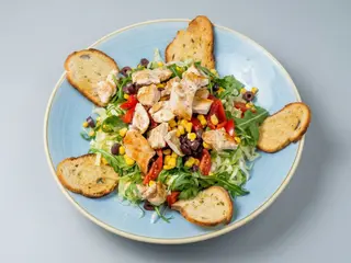Insalatona con pollo Arrosto
