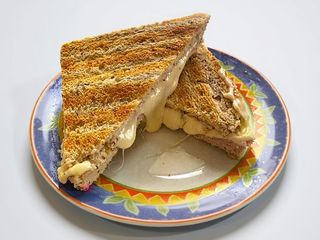 Toast con prosciutto cotto, formaggio