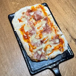Pinsa Pepe e speck