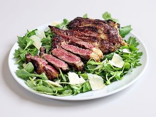 Tagliata di Manzo con rucola e grana