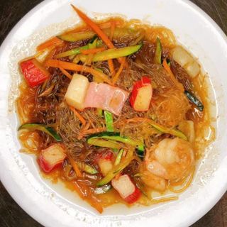 60. Spaghetti di soia con frutti di mare