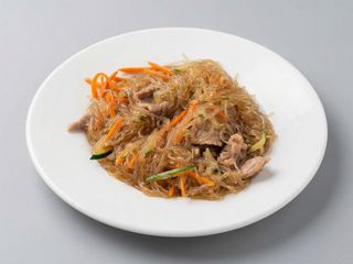 57. Spaghetti di soia con manzo e verdure